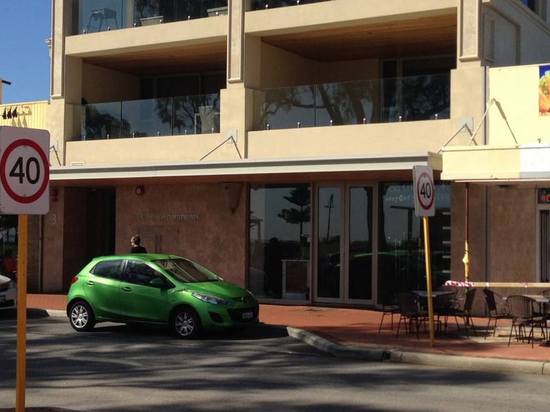 Unit 1/3 Rockingham Beach Road, Rockingham WA 6168