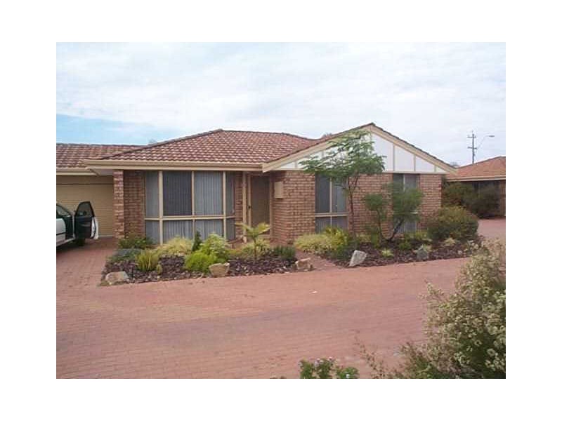 3/4 – 6 Farnaby Lane, Beckenham WA 6107