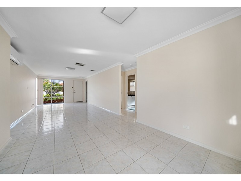 6/4 Ayer Road, Queens Park WA 6107