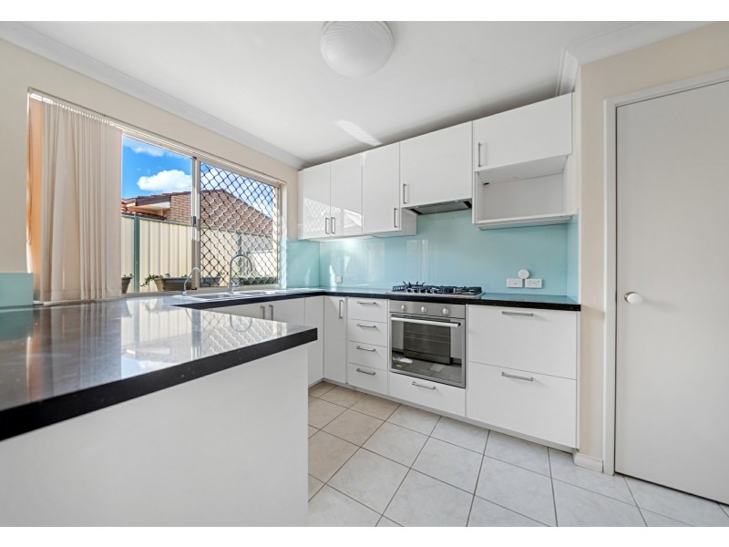 6/4 Ayer Road, Queens Park WA 6107