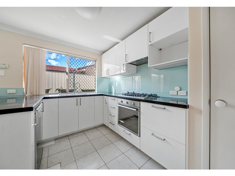 6/4 Ayer Road, Queens Park WA 6107