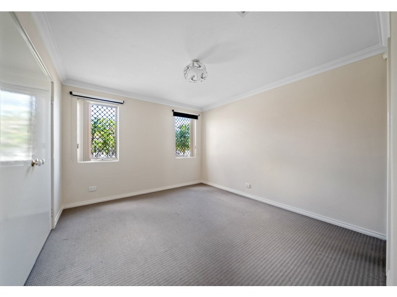 6/4 Ayer Road, Queens Park WA 6107