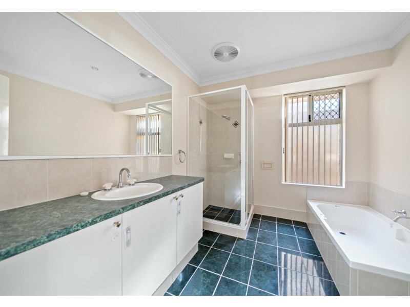 6/4 Ayer Road, Queens Park WA 6107