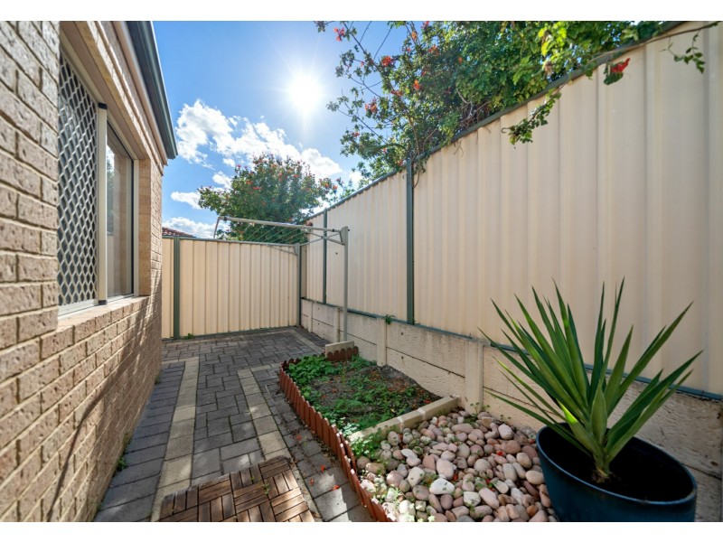 6/4 Ayer Road, Queens Park WA 6107