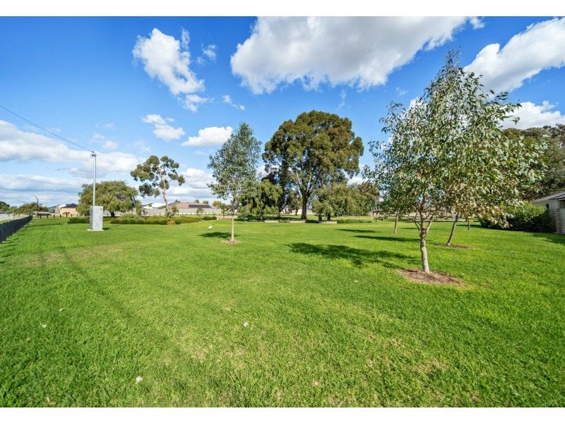 6/4 Ayer Road, Queens Park WA 6107