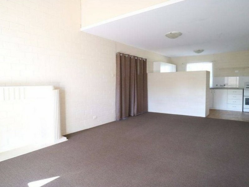 7 Chamberlain Road, Rivervale WA 6103
