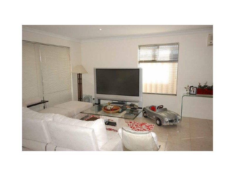 3/2 Lewes Road, Nollamara WA 6061