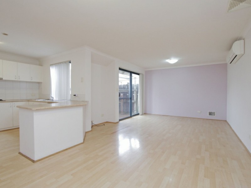 2/21 Holton Way, Cannington WA 6107