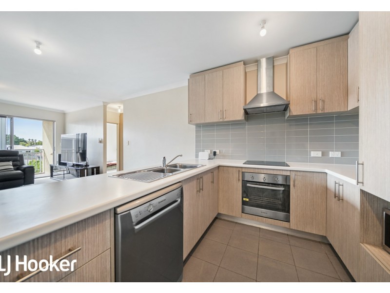 16/148 Railway Parade, Queens Park WA 6107