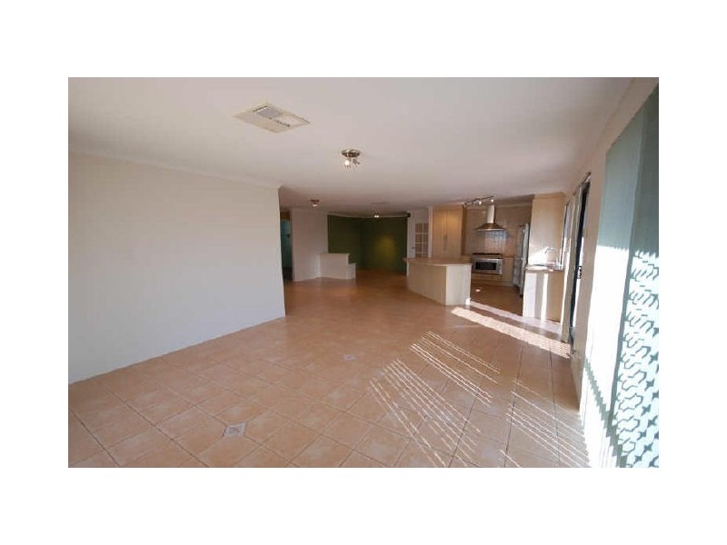 4 Finsbury View, Landsdale WA 6065