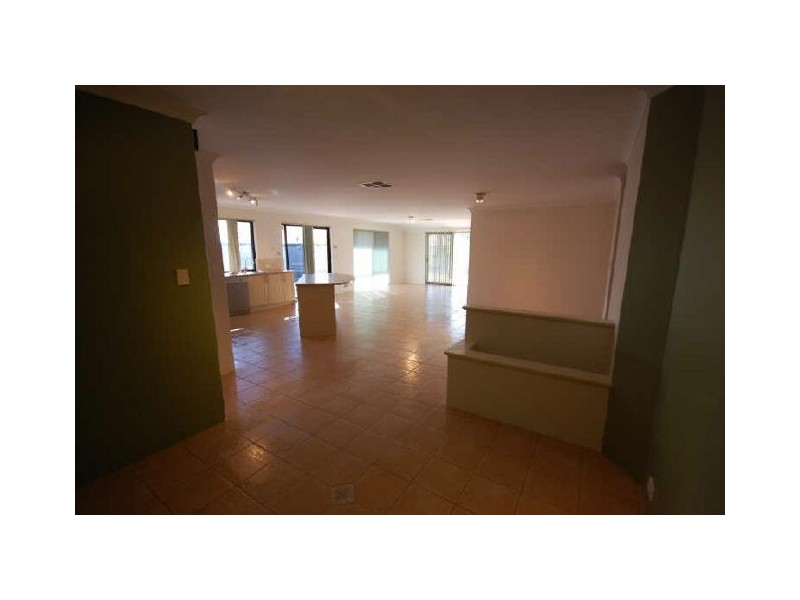 4 Finsbury View, Landsdale WA 6065