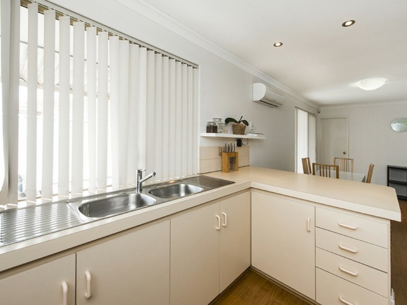 14/152 Hamilton Street, Queens Park WA 6107