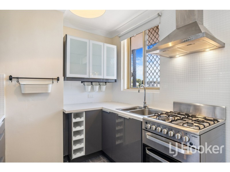 16/34 Comer Street, Como WA 6152