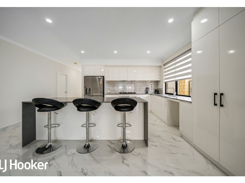 6 Estela Ave, Piara Waters WA 6112