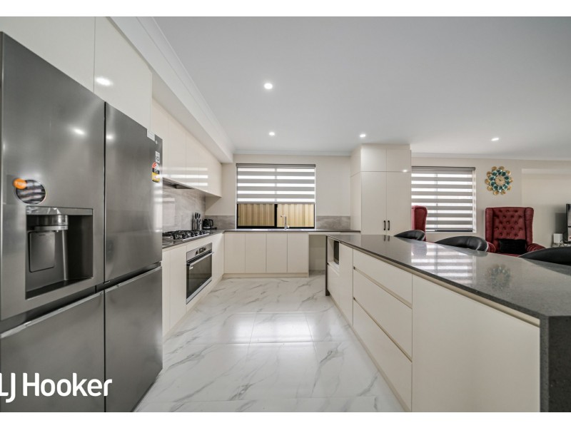 6 Estela Ave, Piara Waters WA 6112