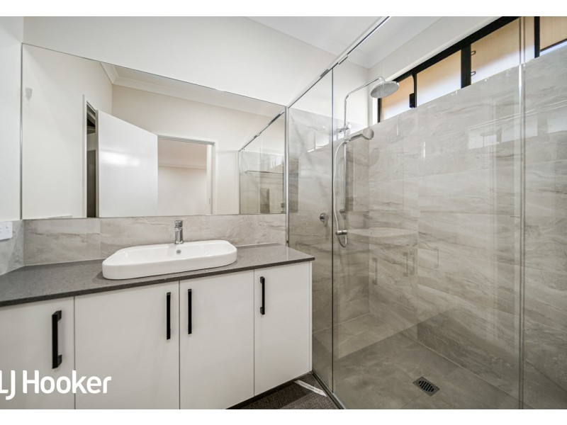 6 Estela Ave, Piara Waters WA 6112