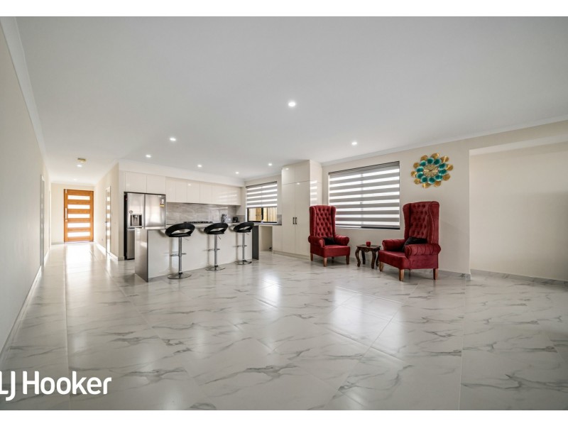 6 Estela Ave, Piara Waters WA 6112