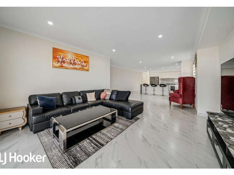 6 Estela Ave, Piara Waters WA 6112