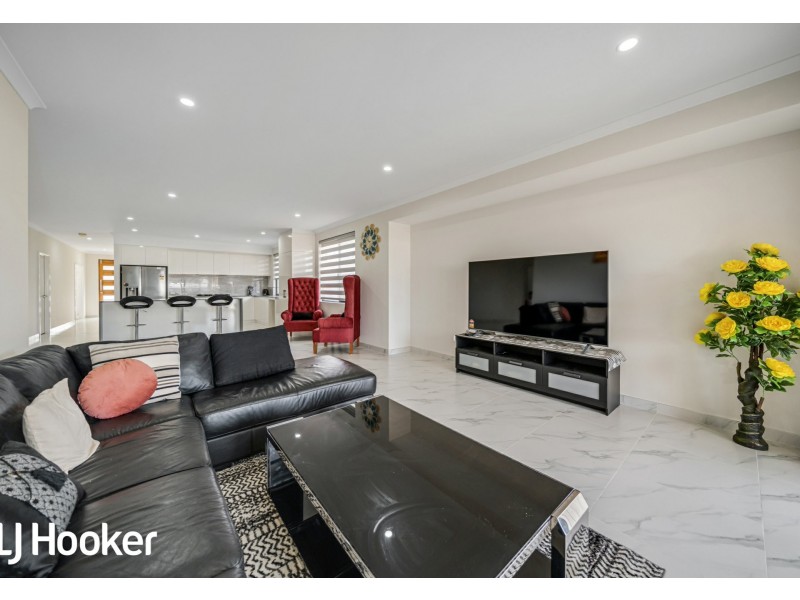 6 Estela Ave, Piara Waters WA 6112