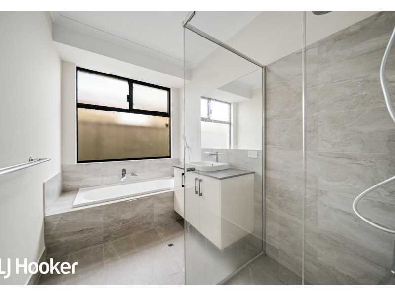 6 Estela Ave, Piara Waters WA 6112