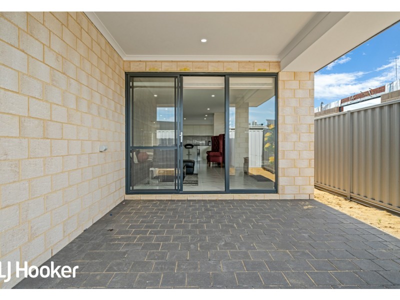 6 Estela Ave, Piara Waters WA 6112