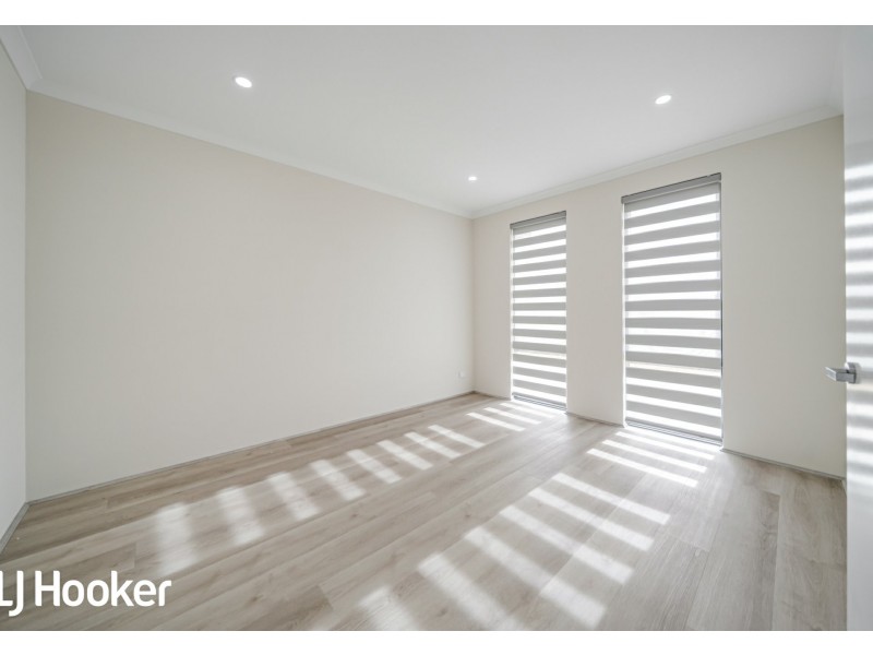 6 Estela Ave, Piara Waters WA 6112