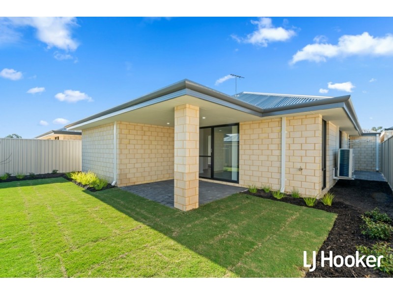 12 Benderson Road, Champion Lakes WA 6111