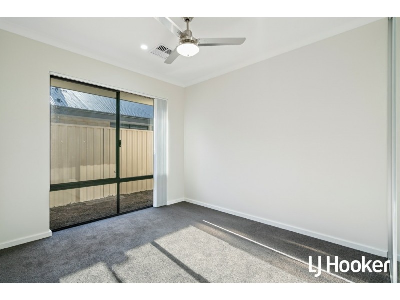 12 Benderson Road, Champion Lakes WA 6111