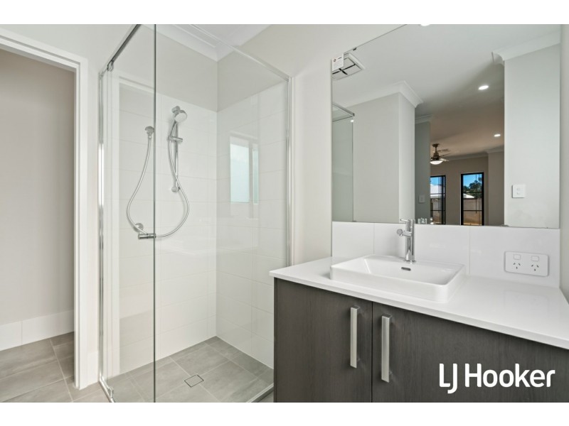 12 Benderson Road, Champion Lakes WA 6111