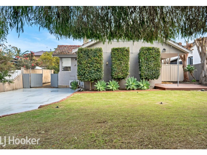 11 Peacock Street, Cloverdale WA 6105