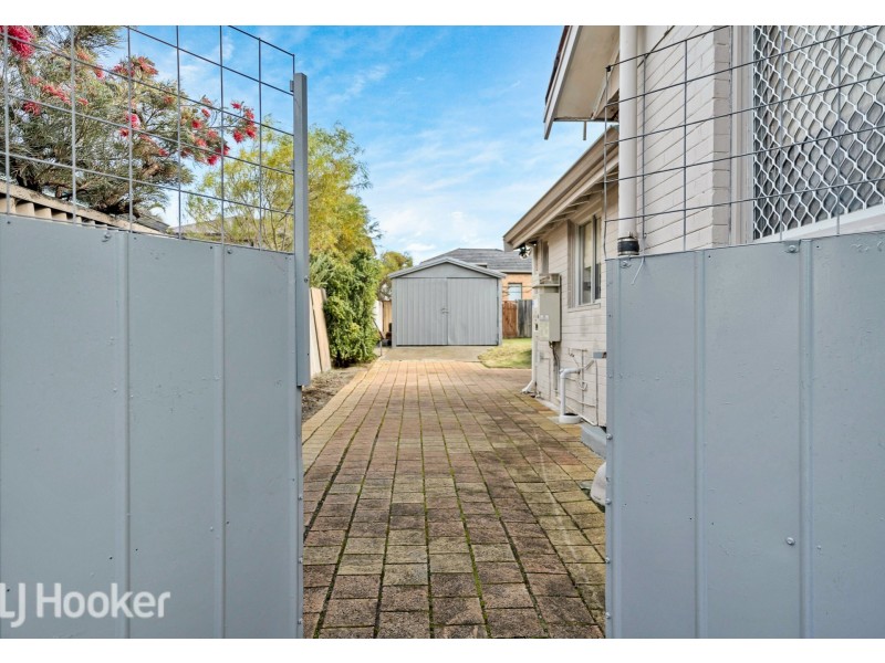 11 Peacock Street, Cloverdale WA 6105