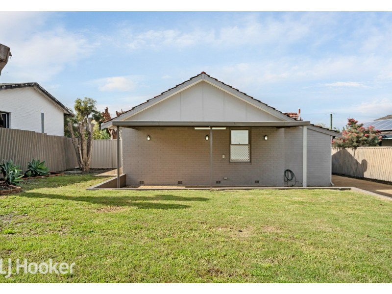 11 Peacock Street, Cloverdale WA 6105