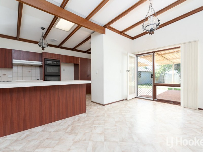 14 Anderson Way, Thornlie WA 6108
