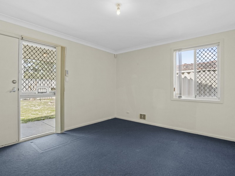 8 Wandarra Close, Karawara WA 6152