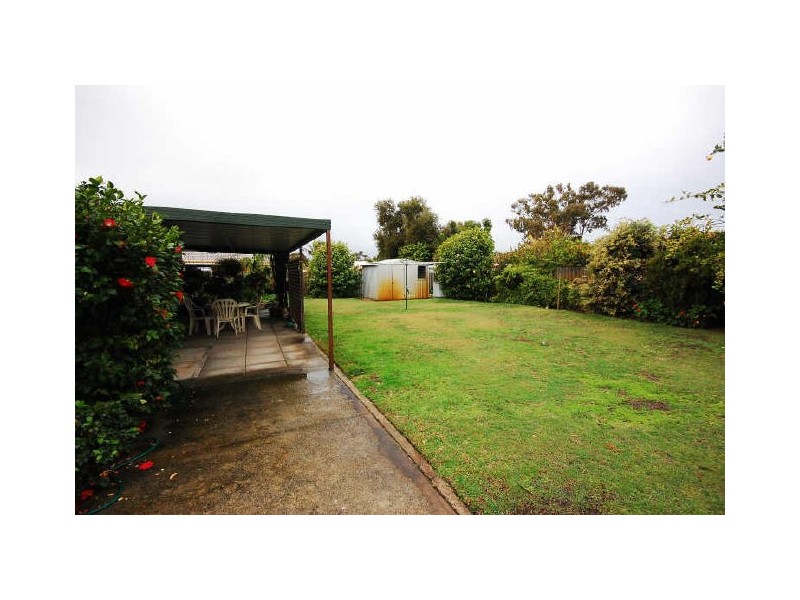 28 Currawong Way, Thornlie WA 6108