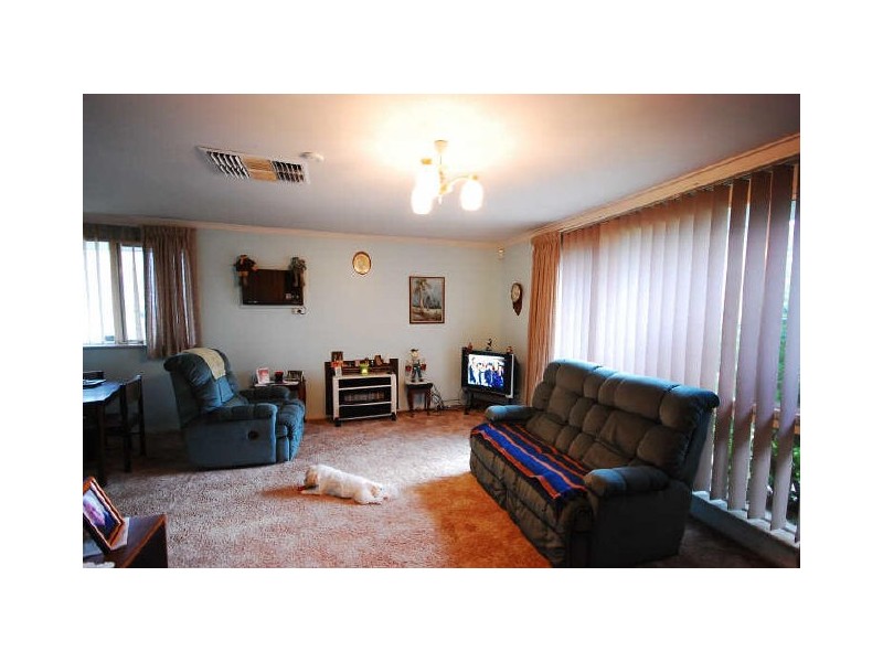 28 Currawong Way, Thornlie WA 6108