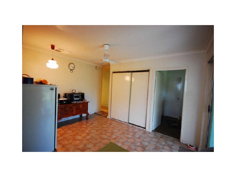 28 Currawong Way, Thornlie WA 6108