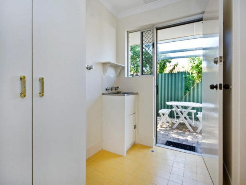 2/145 Leach Highway, Wilson WA 6107