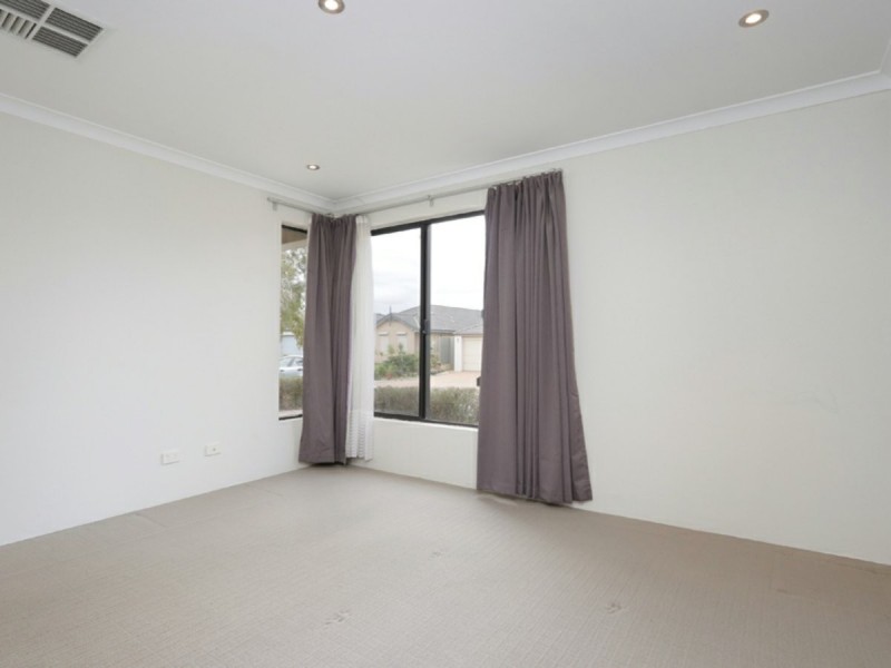 18 Blacksmith Street, Queens Park WA 6107