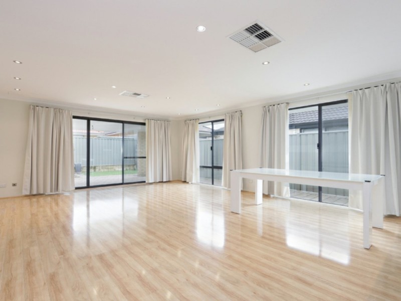 18 Blacksmith Street, Queens Park WA 6107