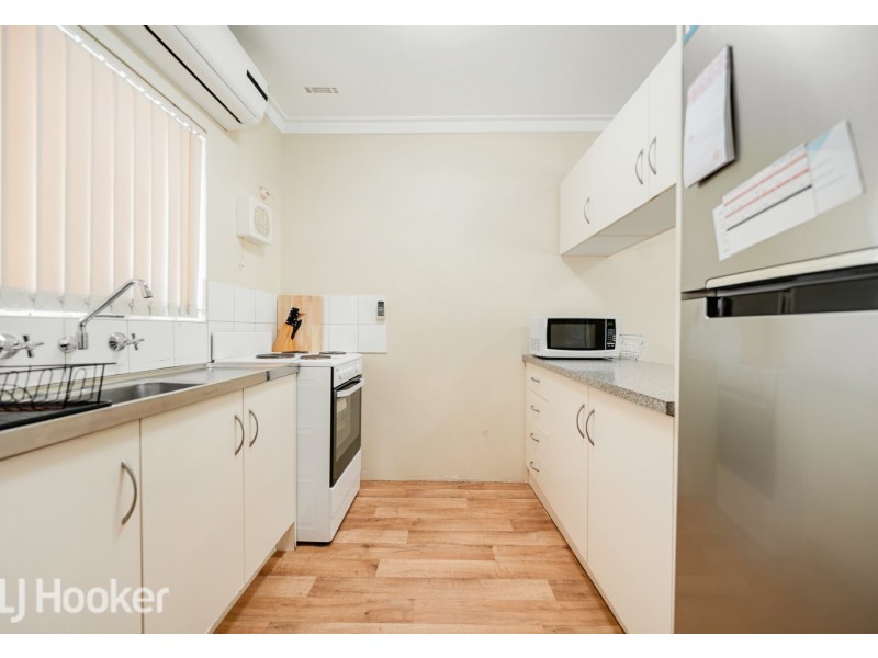 4/307 Wharf Street, Queens Park WA 6107
