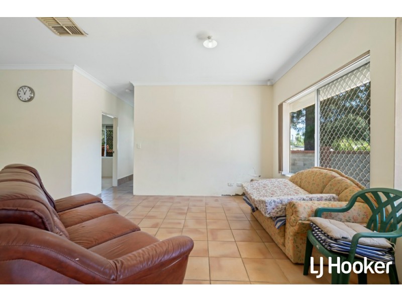 1 Harriet Place, Cloverdale WA 6105