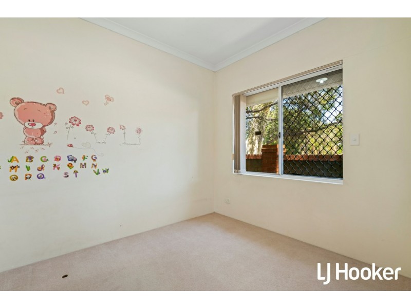 1 Harriet Place, Cloverdale WA 6105