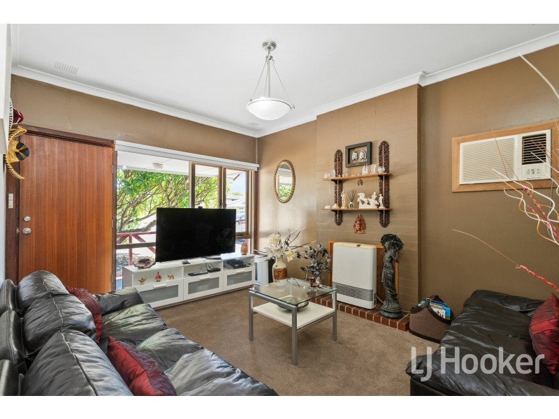 7 Kelly Street, Cloverdale WA 6105