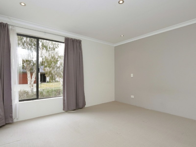 18 Blacksmith Street, Queens Park WA 6107