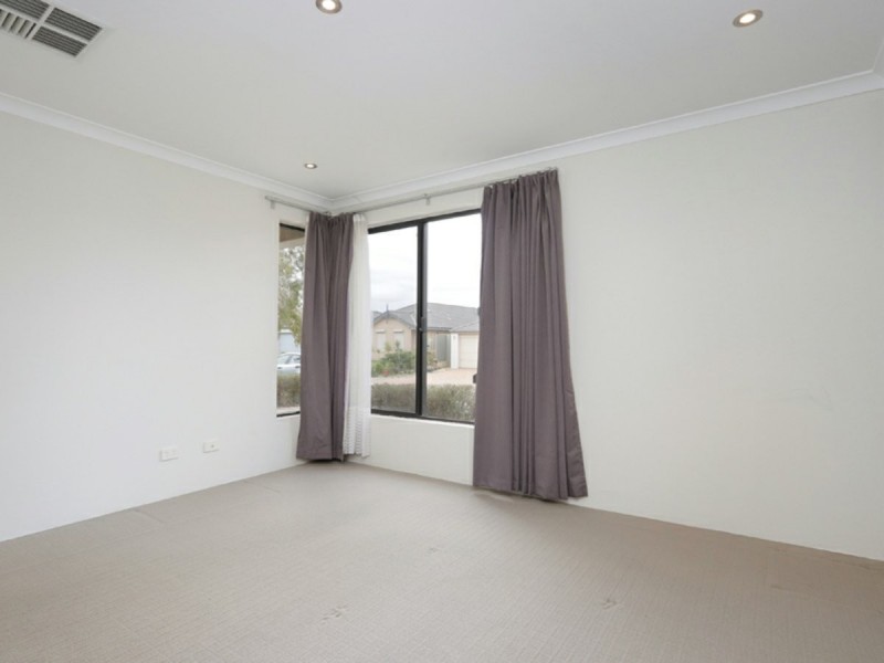 18 Blacksmith Street, Queens Park WA 6107