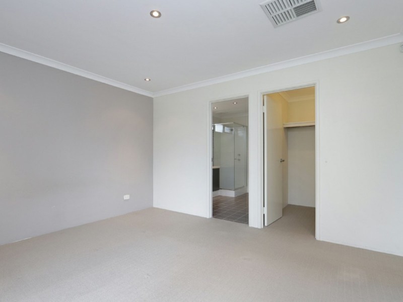 18 Blacksmith Street, Queens Park WA 6107