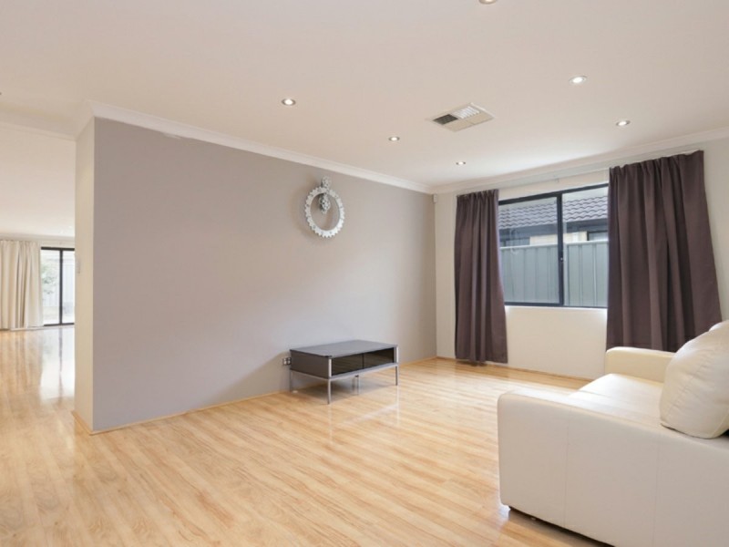 18 Blacksmith Street, Queens Park WA 6107