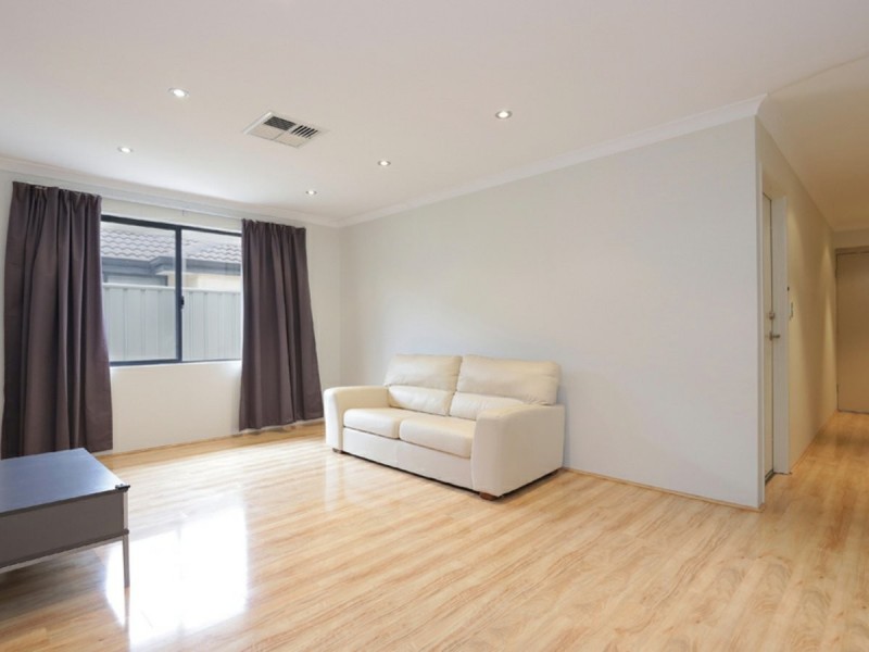 18 Blacksmith Street, Queens Park WA 6107