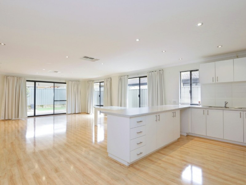 18 Blacksmith Street, Queens Park WA 6107